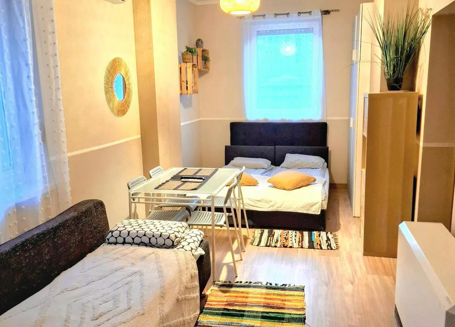 Night Host Trzebnicka 56 Free Parking location